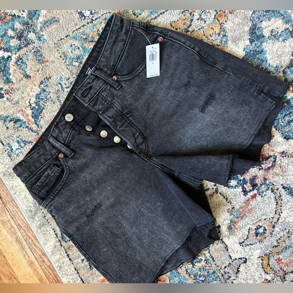 Old Navy Lightly Distressed Black Denim Shorts. Size 8. NWT.